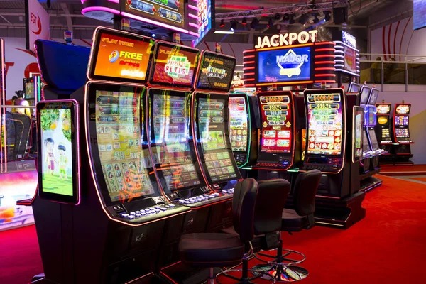 wso55 mobile app interface showing live casino tables and sportsbook markets
